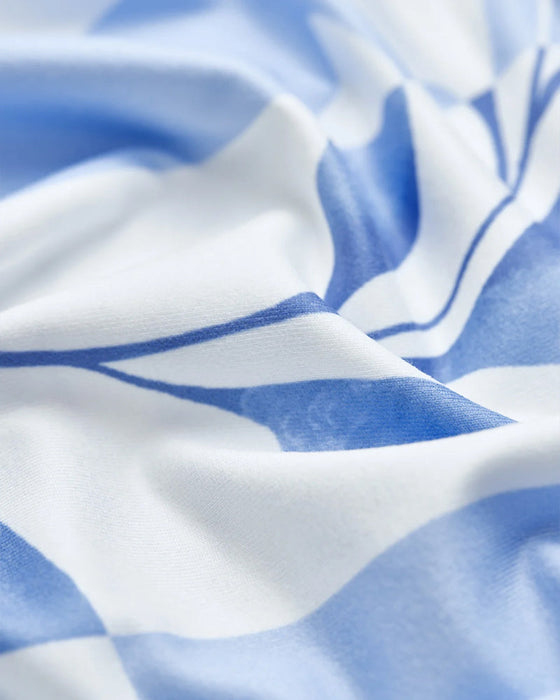 Sukienka o dopasowanym kroju i krótkich rękawach