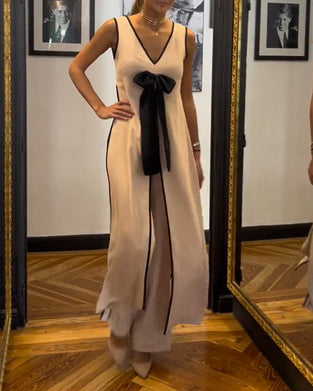 Elegancki komplet bez rękawów z kokardką