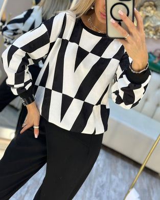 Bluza z okrągłym dekoltem i nadrukiem w kształcie litery V