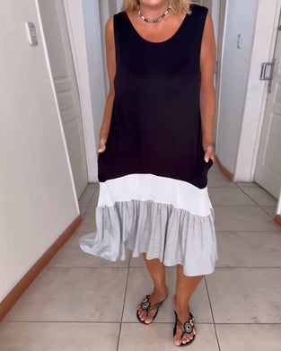 Kolorowa sukienka bez rękawów z okrągłym dekoltem