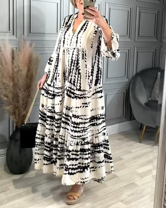 Sukienka na co dzień z kontrastowym nadrukiem i rękawami dzwonkowymi