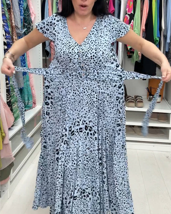 Sukienka z krótkim rękawem i dekoltem w szpic