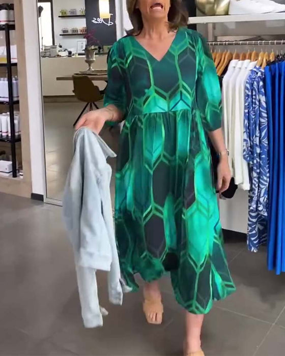 Sukienka z rękawami trzy czwarte i dekoltem w kształcie litery V