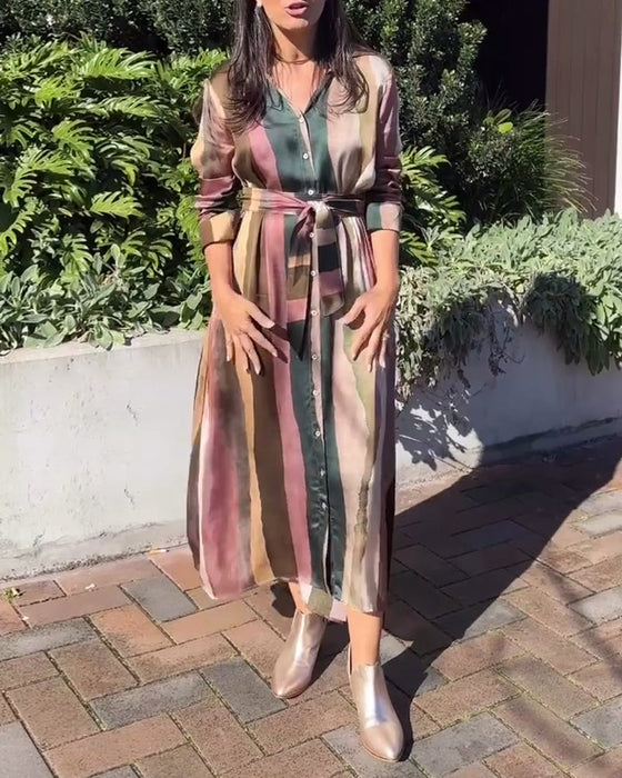 Sukienka w paski zapinana na guziki