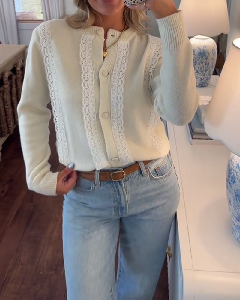 Elegancki kardigan z koronką i guzikami
