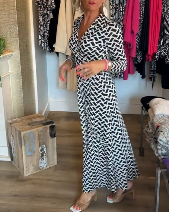 Sukienki z elementami wyszczuplającymi i nadrukami