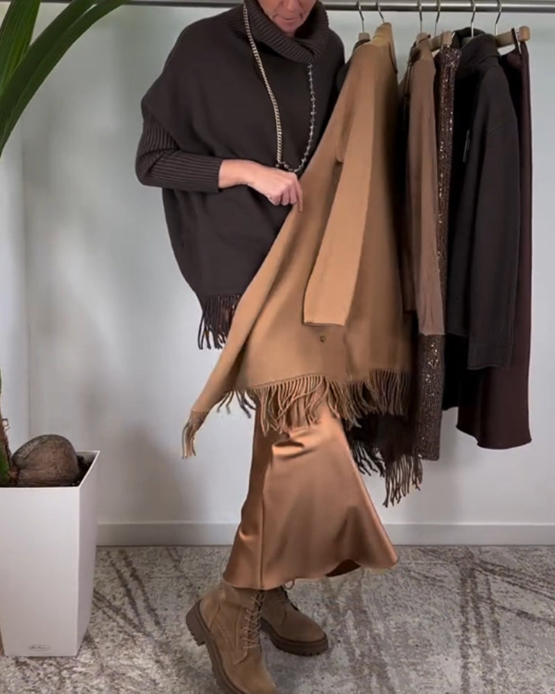 Sweter z golfem w jednolitym kolorze z frędzlami