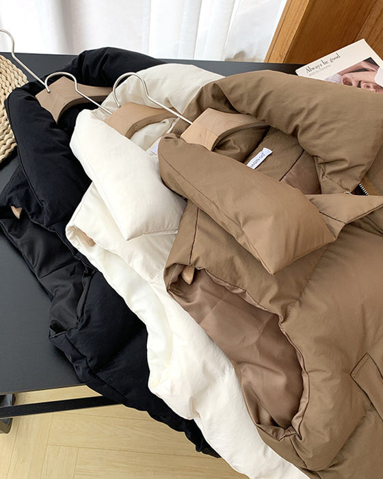 Prosta jednokolorowa pikowana kurtka z kieszenią zapinaną na zamek