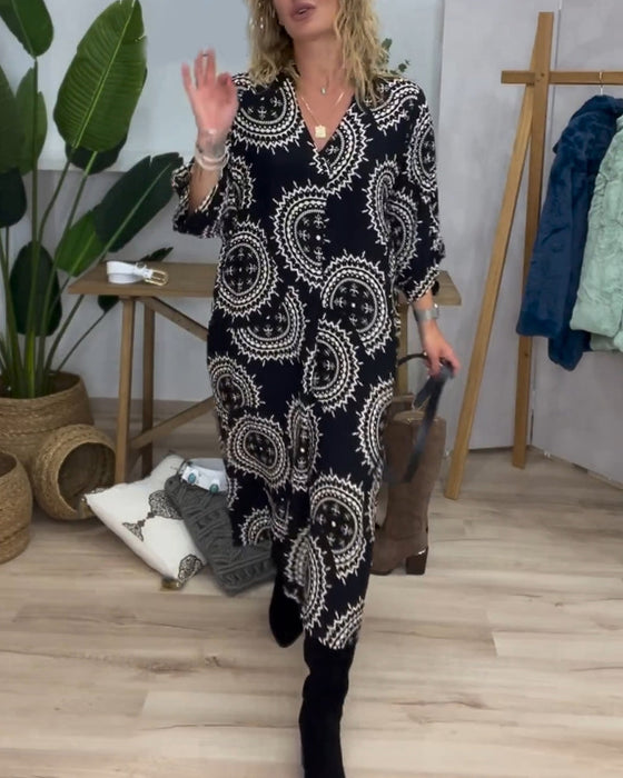 Sukienka z dekoltem w kształcie litery V i długim rękawem