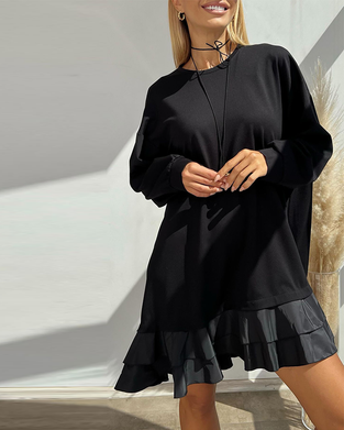 Luźna sukienka w jednolitym kolorze ze wstawkami