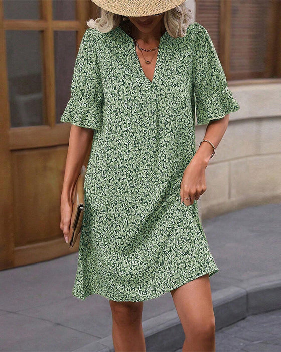 Elegancka sukienka z nadrukiem i dekoltem w kształcie litery V