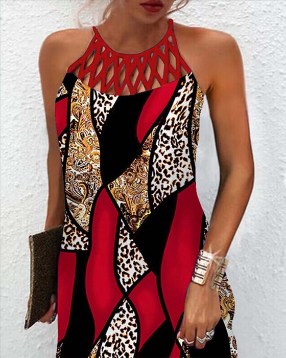 Sukienka w kontrastowym kolorze bez rękawów