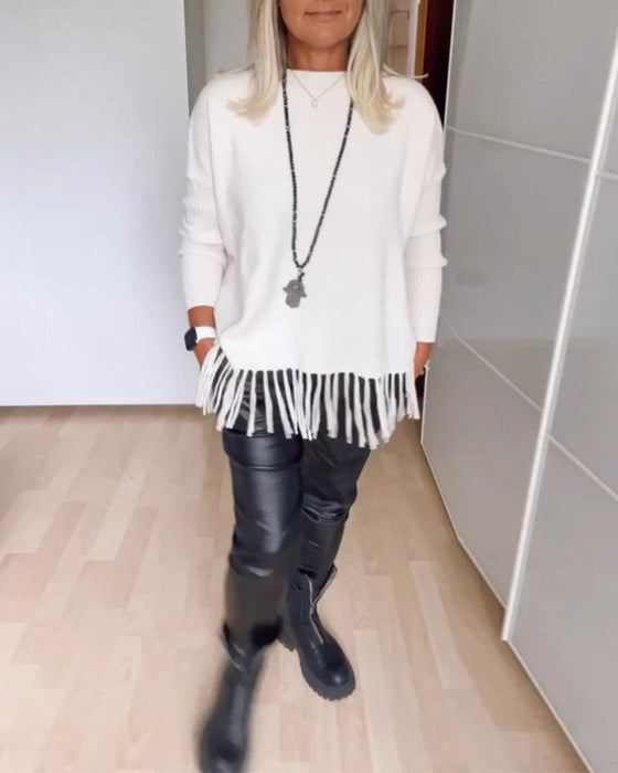 Sweter w jednolitym kolorze z frędzlami