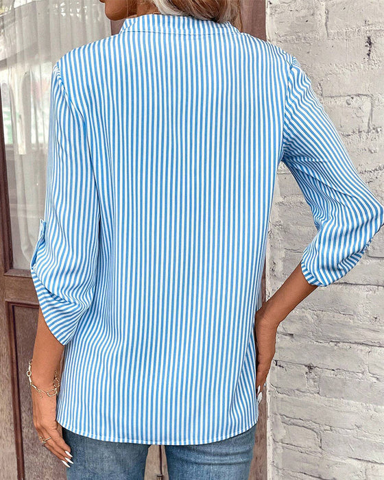 Bluzka w paski z dekoltem w kształcie litery V