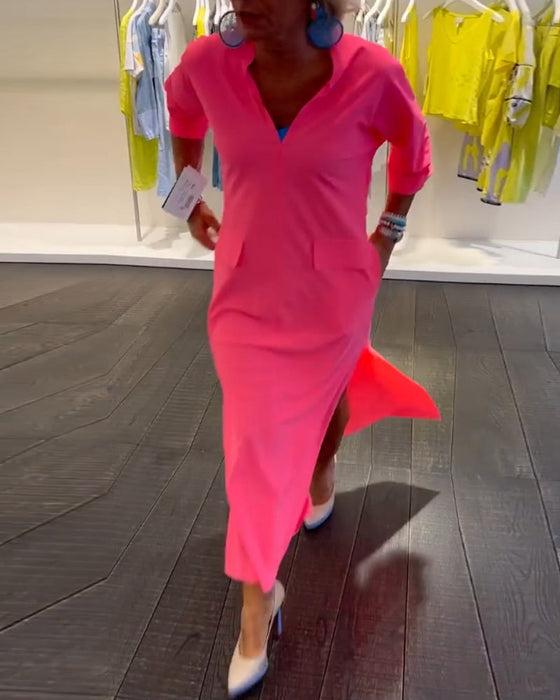 Sukienka w jednolitym kolorze z dekoltem w kształcie litery V