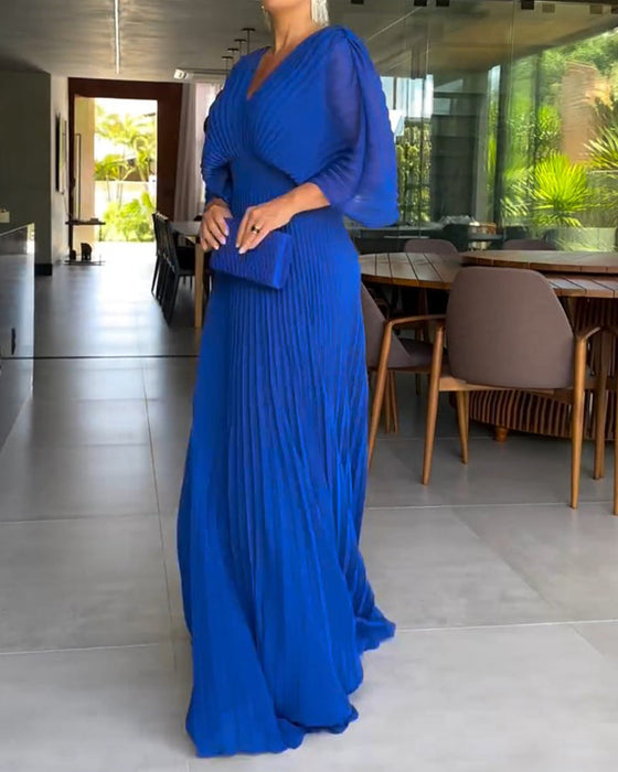 Sukienka z zakładkami i wciętą talią