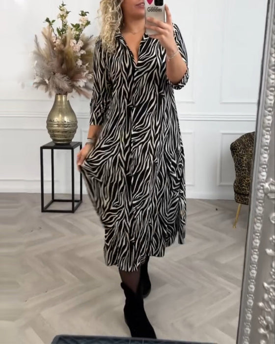 Sukienka z guzikami w zebrę