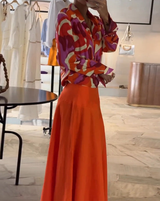 Kolorowa bluzka z klapą i guzikami