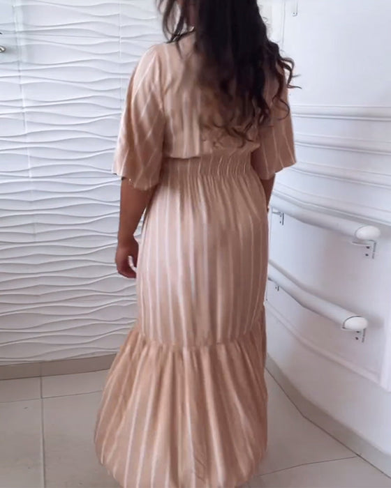 Sukienka w paski ze sznurkiem