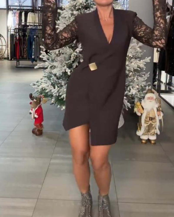 Sukienka Z Panelami Z Kantem, Głębokim Dekolletem W Formie V, Dopasowaną Sylwetką I Romantycznym Wibracją