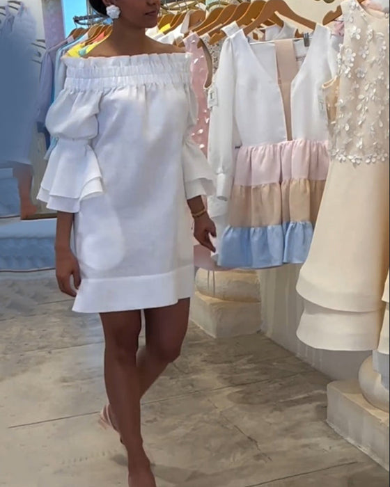 Sukienka na jedno ramię z rozkloszowanym rękawem