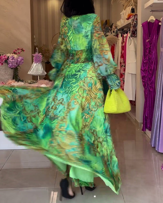 Sukienka z głębokim dekoltem w kształcie litery V