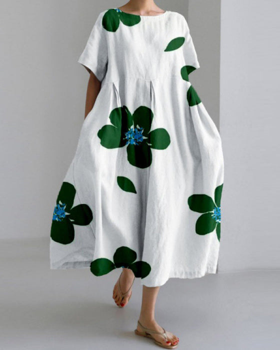 Luźna sukienka z krótkim rękawkiem i nadrukiem