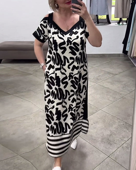 Sukienka z krótkim rękawkiem i odkrytymi ramionami