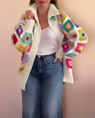 Kolorowy kardigan z guzikami