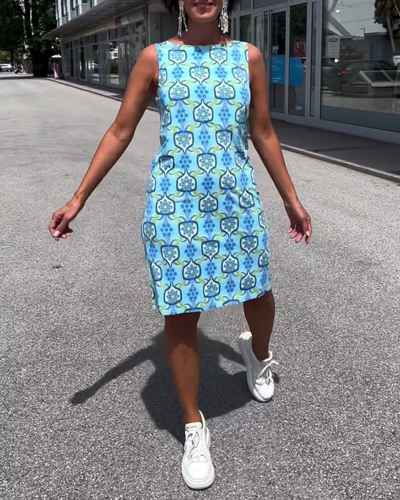 Sukienka o dopasowanym kroju bez rękawów z nadrukiem