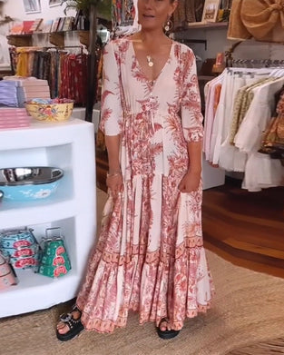 Sukienka z rękawami 3/4 i głębokim dekoltem w kształcie litery V