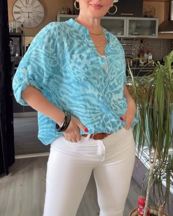 Bluzka z nadrukiem i dekoltem w kształcie litery V zapinana na guziki z rękawami trzy czwarte