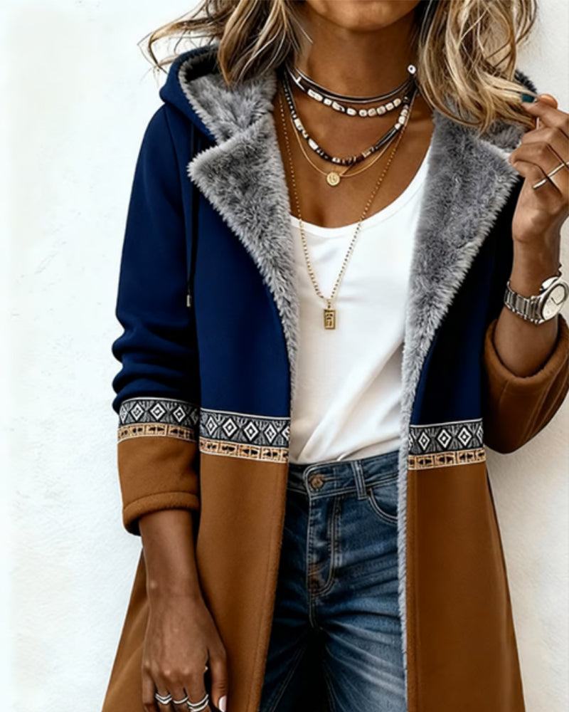 Modny Płaszcz Z Kapturem I Długimi Rękawami