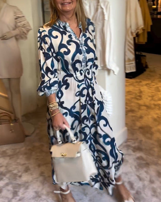 Luźna sukienka z nadrukiem i dekoltem w szpic