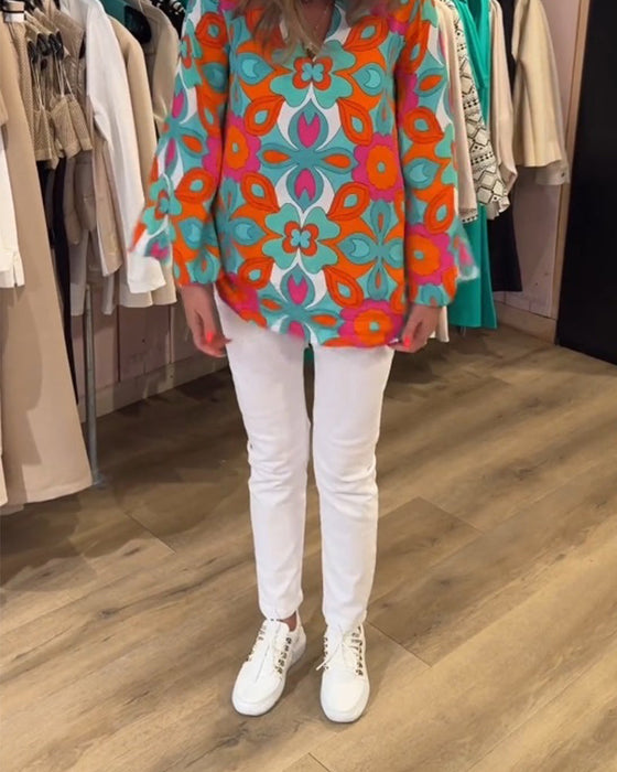 Bluzka o luźnym uniwersalnym fasonie i nadrukach