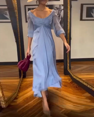 Sukienka w jednolitym kolorze z niskim stanem