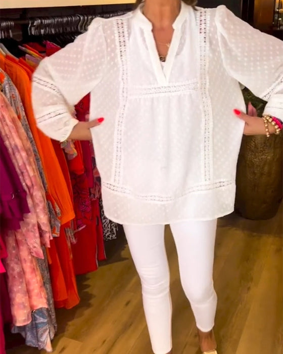 Koronkowa bluzka z długim rękawem i dekoltem w kształcie litery V