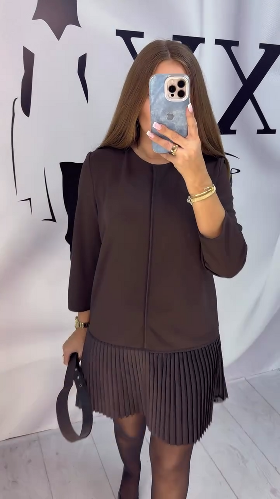 Sukienka Z Rękawem Trzy Czwarte Z Plisami W Stylu Akordeonowym