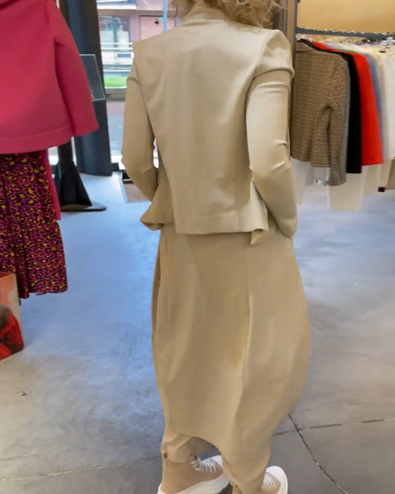 Sukienka w jednolitym kolorze z długim rękawem