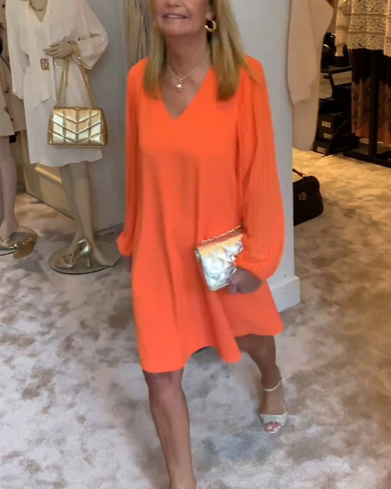 Sukienka w jednolitym kolorze z rękawami typu lampion i dekoltem w kształcie litery V