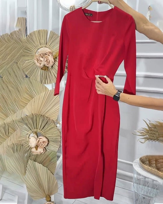 Romantyczna długa sukienka w jednolitym kolorze z okrągłym dekoltem