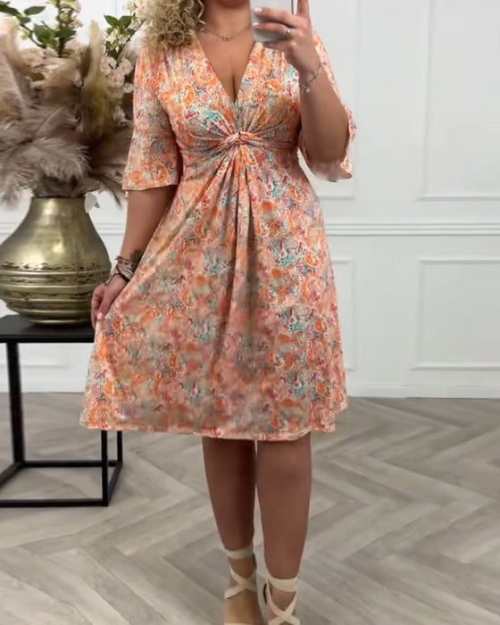 Sukienka z dekoltem w kształcie litery V typu twist