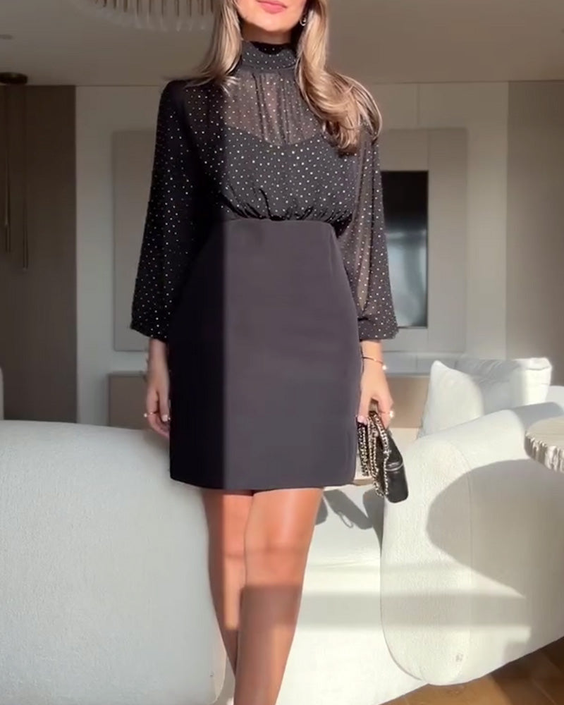 Elegancka Sukienka Z Wysokim Kołnierzem I Patchworkiem