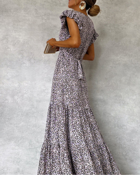 Elegancka sukienka z marszczonymi rękawami i rozcięciem