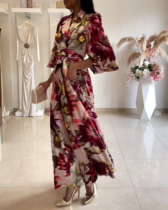 Sukienka z rękawami trzy czwarte w kwiatowy wzór