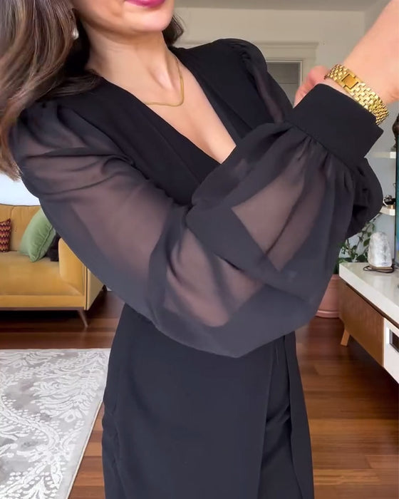 Sukienka z dekoltem w serek i rękawami typu latarnia, dopasowana