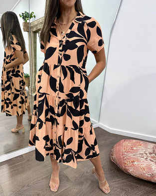 Sukienka z kieszeniami oraz nadrukiem