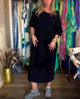 Jednokolorowa sukienka z okrągłym dekoltem