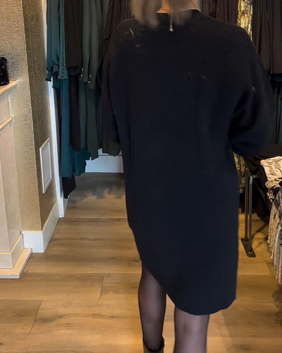 Sukienka sweterkowa w jednolitym kolorze z dekoltem w kształcie litery V