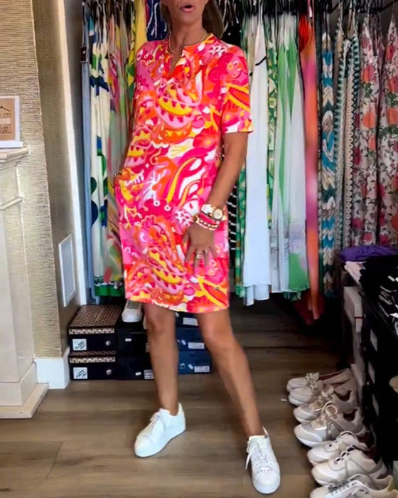 Sukienka z kieszeniami i nadrukiem z krótkim rękawkiem